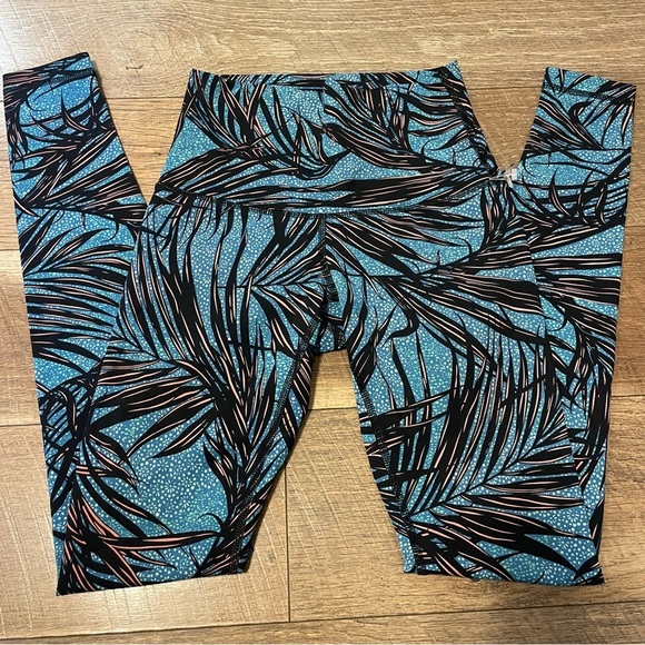 Lululemon Vibrant Blue/Pink Leafy Pattern Full Length High-Rise Leggings. D5. - Picture 1 of 3